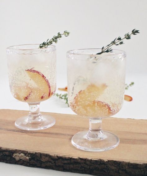 Plum and Thyme Prosecco Smash - patterns & prosecco Prosecco Smash, Perfect Summer Drink, Gin Drinks, Rum Drinks, Boozy Drinks, Whiskey Drinks, Vodka Drinks, Friday Afternoon, Summer Drink