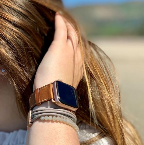 Apple Watch Leather Band Women, Black Apple Watch Style Women, Ladies Apple Watch, Leather Apple Watch Band Women, Apple Gadgets Iphone, Apple Watches For Women, Hermes Apple Watch, Apple Watch Bands Fashion, Apple Watch Bands Women