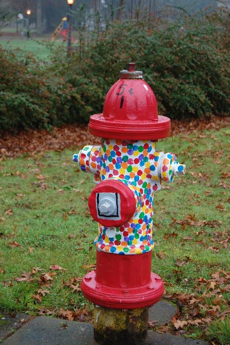 Temporary Waffle: Painted Fire Hydrants Fire Hydrant Craft, Fire Hydrants, Fire Equipment, Painting Competition, Amazing Street Art, Murals Street Art, Fire Art, Gumball Machine, House Projects