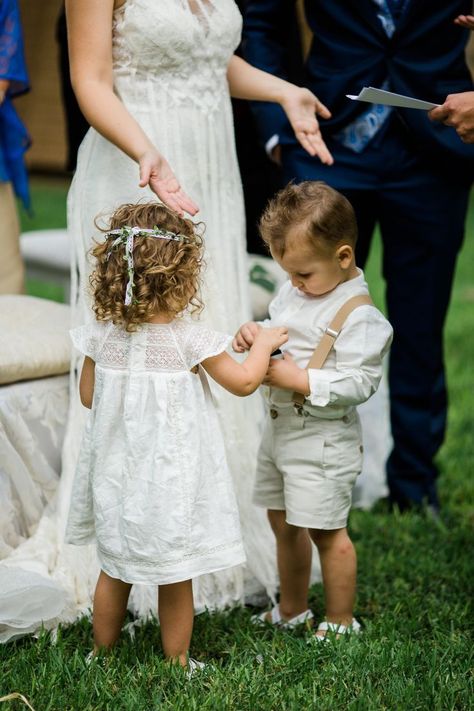 Ring Bearer Photos, Flower Girl Ideas, Wedding Tiktok, Wedding Bridal Party Photos, Flower Girl And Ring Bearer, Ring Bearer Flower Girl, Boho Flower Girl, Boho Wedding Flowers, Wedding Party Outfits