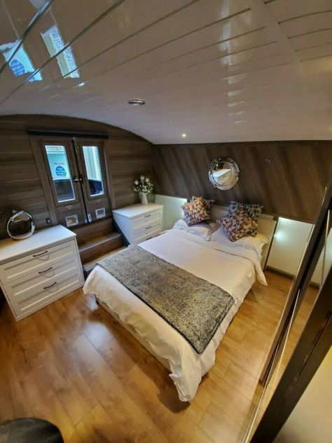 Canal Boat Interior, Barges For Sale, Barge Boat, Narrowboat Interiors, Boat Interior Design, Boat House Interior, Boat Interiors, Floating Hotel, Hotel House