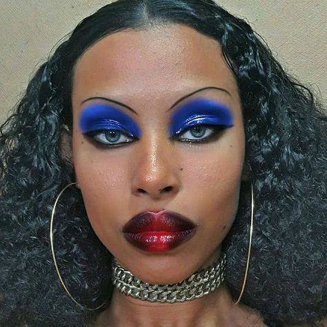 Girls United on Twitter: "More blue eye shadow with a red lip, please! 💄… " Drag Make-up, Drag Makeup, Makeup Eye Looks, Creative Eye Makeup, Creative Makeup Looks, Kesha, Blue Eyeshadow, Blue Makeup, Editorial Makeup