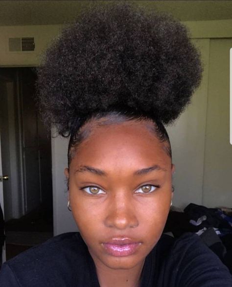 Pin' @meganheartov 🤪 4c Hair Puff, Hairstyle For Curly Hair, Puff Hairstyle, Cute Natural Hairstyles, Hair Puff, Ball Hairstyles, Pelo Afro, Afro Puff, Natural Hair Styles Easy