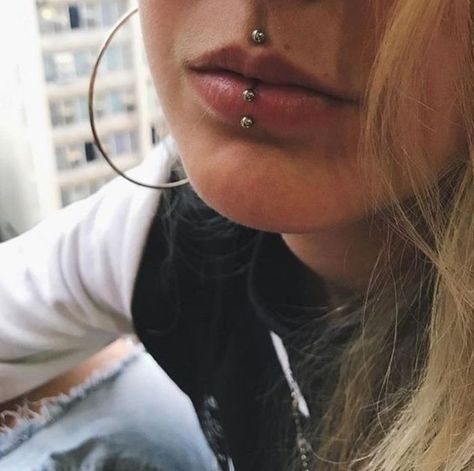 Lip piercing stud