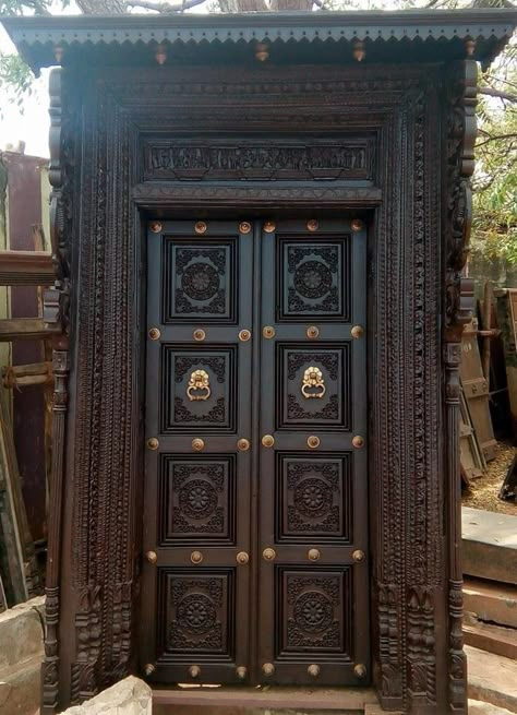 Pooja Door Design, Traditional Door, House Front Door Design, Arte Yoga, House Main Door Design, Door Design Photos, Main Entrance Door Design, Front Door Design Wood, Wooden Front Door Design