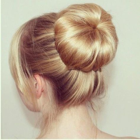 bun Chignon Simple, Easy Formal Hairstyles, Surf Spray, Layered Haircuts With Bangs, Sock Bun, Twisted Hair, Beautiful Buns, Long Layered Haircuts, Long Hair With Bangs