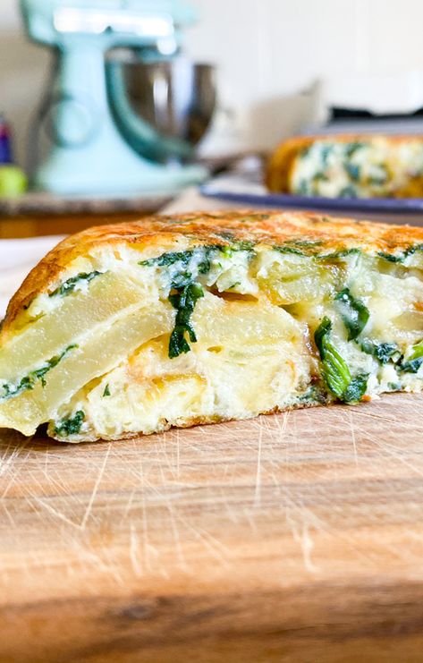 Spanish Potato Omelette with Spinach & Manchego Cheese Recipe Manchego Cheese Recipes, Omelette With Spinach, Simple Healthy Breakfast, Potato Omelette, Spanish Potatoes, Savoury Tarts, Spanish Tortilla, Spanish Omelette, Manchego Cheese