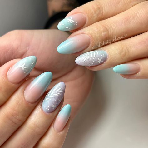 Are you planning your summer vacation? Or spending some time with friends at the beach? In that case a new manicure is in order! In this article, we have collected over 30 of the best beach nail ideas, whether you're looking for ocean inspired nails or tropical manicure! Ocean Nail Designs, Beachy Nail Designs, Mermaid Nail Art, Cruise Nails, Beach Nail Designs, Beach Nail, Beachy Nails, Milky Nails, Tropical Nails