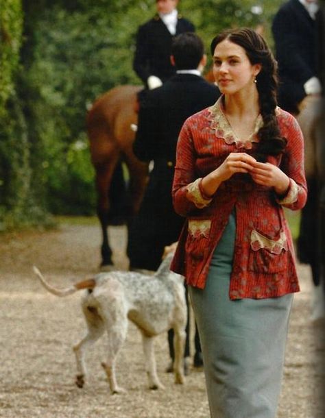 Lady Sybil - love her jumper! Downton Abbey Sybil, Sybil Crawley, Downton Abbey Costumes, Matthew Crawley, Lady Sybil, Jessica Brown Findlay, Dowager Countess, Downton Abbey Fashion, Jessica Brown