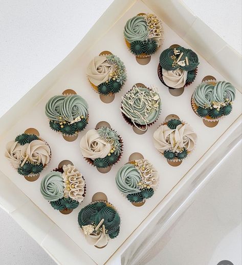 Trending Cupcake Designs, Earth Tone Cupcakes, Emerald Cupcakes, Emerald Green Cupcakes, Eucalyptus Cupcakes, Green Wedding Cupcakes, Sage Green Cupcakes, Beautiful Cupcakes Birthday, Boho Cupcakes