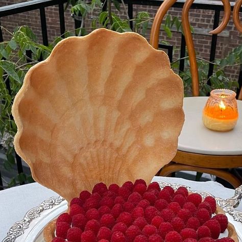 @thegeminibake on Instagram: "my very spontaneous birthday cake, the “seashell tart” on a much larger scale.   i have been wanting to attempt this for quite a while but haven’t had much time to dedicate to cake lately - so when i woke up on my birthday last thursday, i decided that was exactly how i wanted to spend the day. and i’m so pleased with how it turned out!  thank you to everyone who made the whole week so incredibly special ♥️   genoise sponge filled with strawberry italian meringue buttercream, topped with whipped cream & raspberries in a pate sablee sea shell 🐚" Shell Birthday Cake, Shell Cake, Genoise Sponge, Italian Meringue Buttercream, Italian Meringue, Bake Cake, Food Aesthetics, Stuffed Shells Recipe, On My Birthday