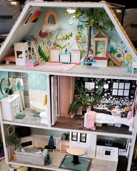 Bookcase Barbie House, Barbie Doll House Aesthetic, Doll House Painting Ideas, Realistic Barbie House, Doll House Makeover Diy, Diy Cube Shelf, Barbie House Makeover, Barbie House Diy, Colorful Dollhouse