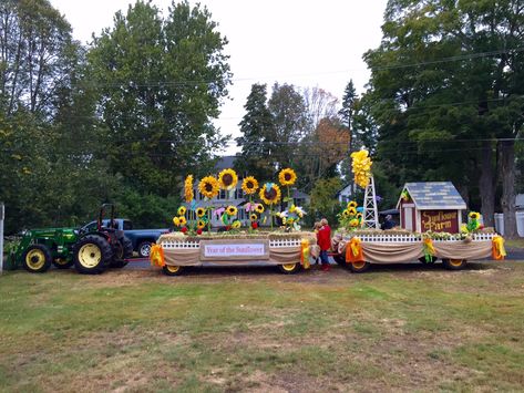 Thanksgiving Parade Floats, Christmas Parade Floats, 4 H Club, Farm Show, Thanksgiving Parade, Parade Float, Christmas Parade, Master Gardener, Down On The Farm