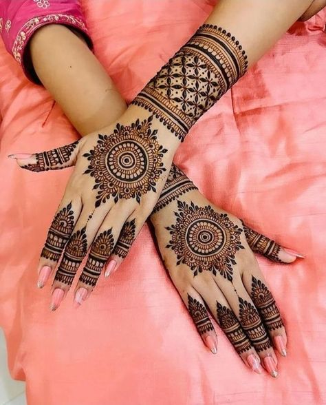 Henna Design Backhand Mehndi Designs, Stylish Mehndi Design, Bridal Mehndi Design, मेहंदी डिजाइन, Very Simple Mehndi Designs, Mehndi Designs For Kids, Simple Mehndi Designs Fingers, Engagement Mehndi Designs, Stylish Mehndi