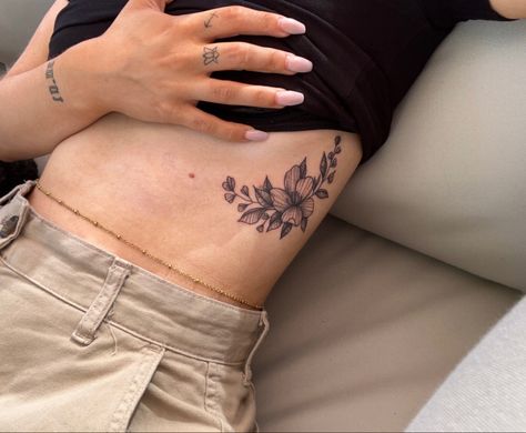 Flower Rib Tattoo Cover Up, Rib Flower Tattoo, Flower Rib Tattoo, Flower Tattoo On Ribs, Cute Tattoos On Wrist, Basic Tattoos, Single Line Tattoo, Side Tattoos, Classy Tattoos