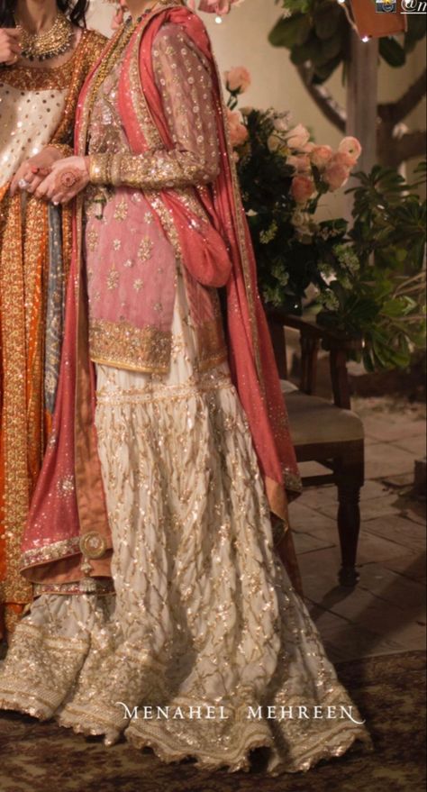 Gharara For Wedding, Gharara Designs Pakistani Bridal, Gharara Pakistani, Bridal Gharara, Gharara Designs, Nikkah Bride, Sharara Designs, Bridal Dresses Pakistan, Stylish Wedding Dresses