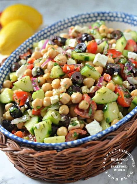 Cold Gluten Free Meals, Chickpea Feta Salad, Chickpea Feta, Tomato Feta Salad, Mediterranean Recipes Healthy, Mediterranean Chickpea, Mediterranean Diet Recipes Dinners, Chickpea Salad Recipes, Easy Mediterranean Diet Recipes