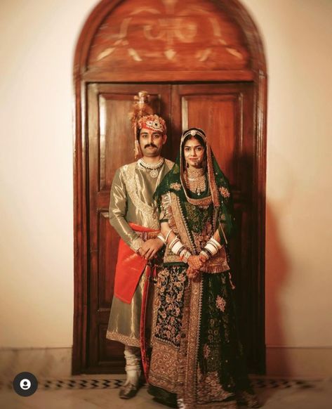 Rajasthani Bride, Guys Fashion Casual, Rajasthani Dress, Rajputi Dress, Royal Indian, Gay Outfit, Indian Bride Outfits, Bride Photoshoot, Wedding Photoshoot Poses