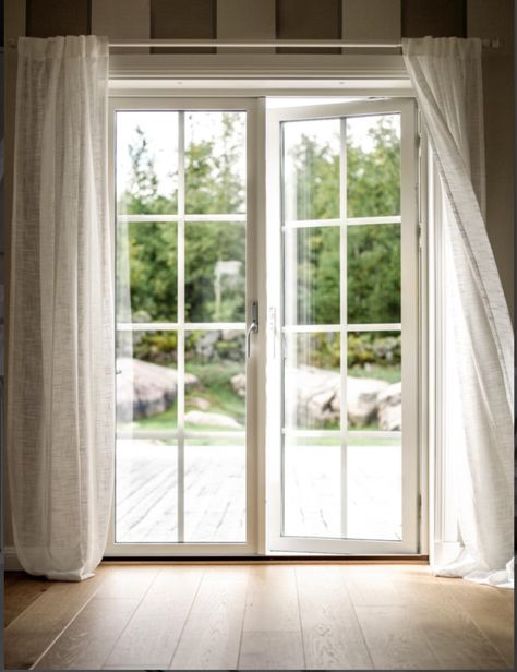 Balcony Door Design, French Doors Bedroom, Cottage Windows, Classic Window, Bungalow Renovation, White Window, Cottage Interior, White Windows, Minimalist Architecture