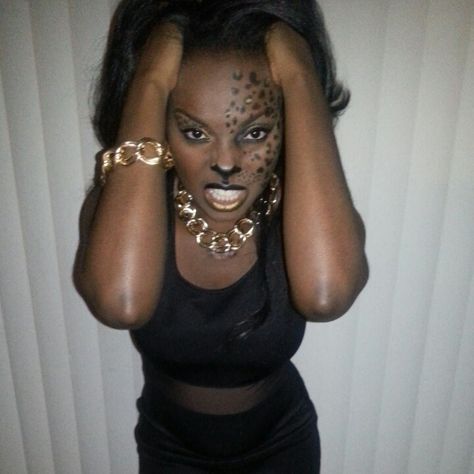 Sexy Kitty Holloween Makeup Easy Makeup Halloween Looks, Jaguar Makeup, Leopard Makeup Halloween, Easy Halloween Face Painting, Cheetah Makeup, Leopard Makeup, Holloween Makeup, Black Jaguar, Halloween Makeup Easy