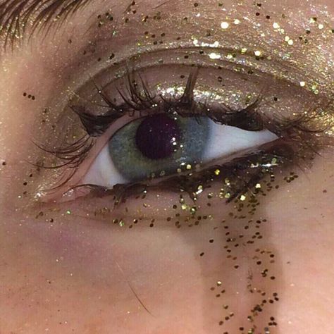 Glitter Tears Crying Eyes, Ugly Cry, Aesthetic Eyes, Taylor Swift Album, Eye Art, Aesthetic Grunge, Character Aesthetic, Aesthetic Makeup, Grunge Aesthetic