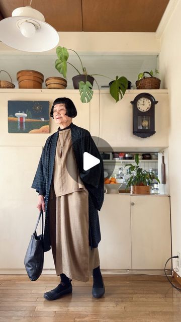 Jewelry Artist, Vintage Sneakers, Cotton Kimono, Cold Night, Silk Kimono, Set Up, Artistic Jewelry, Three Piece, Outfit Details