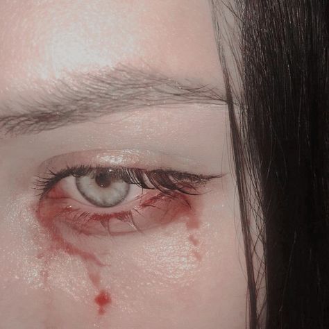 Blood Art, Aesthetic Eyes, Aesthetic Grunge, Grunge Aesthetic, An Eye, The Eye, Dark Aesthetic, Maquillaje De Ojos, Beauty Fashion