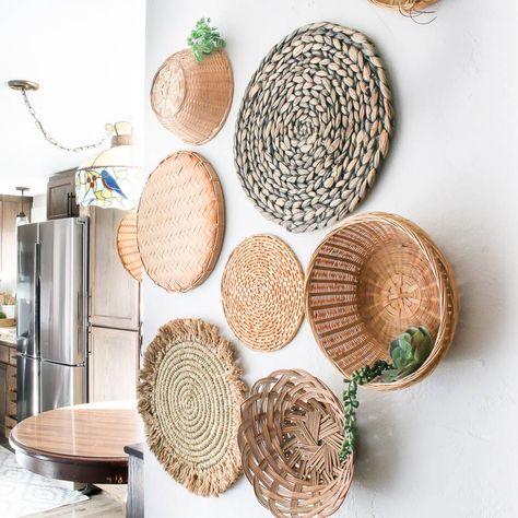 10 Farmhouse Blogs you Should Know - Making it in the Mountains Basket Walls Boho Living Room, Basket Walls Boho, Basket Walls, Wicker Basket Wall, Boho Basket, Basket Wall Art, Wicker Wall, Dekor Diy, Basket Wall