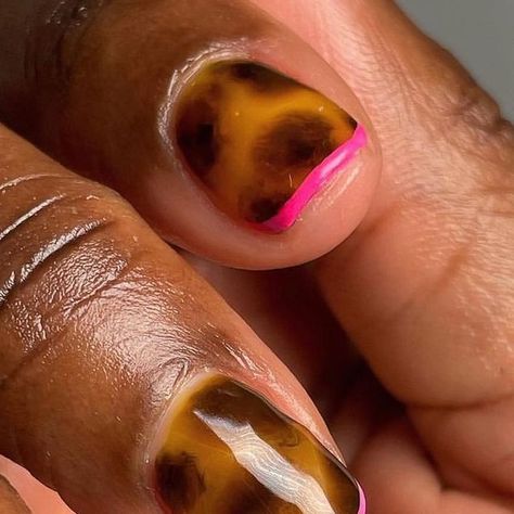 Pink Frenchies, Tortoise Shell Nails, Shell Nails, All Nails, Nails Neon, Nails Pink, Hammers, Tortoise Shell, Neon Pink