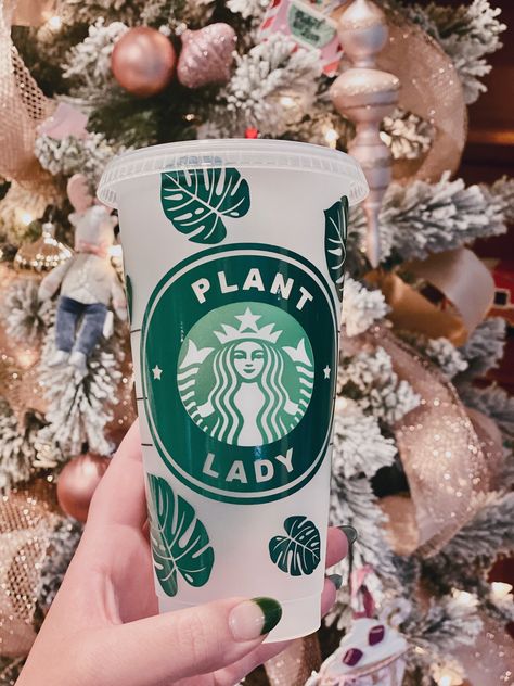 Starbucks cold cup, plant lady Starbucks cup, monstera tumbler, plant lady tumbler Circut Joy, Starbucks Becher, Starbucks Cup Design, Cup Plant, Plant Mama, Starbucks Venti, Custom Tumbler Cups, Tumbler Ideas, Monstera Plant