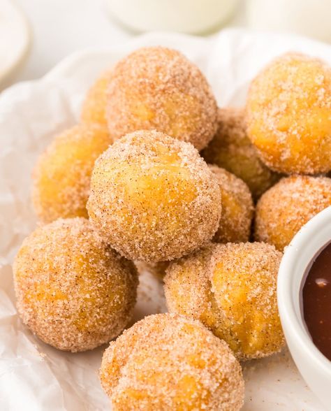 4 Ingredient Air Fryer Donuts Air Fryer 2 Ingredient Dough, Air Fryer Donut Holes No Yeast, Air Fryer Cake Donut Recipes, Air Fryer Zeppole, Donuts Air Fryer Recipes, Vegan Air Fryer Donut Recipes, Easy Desserts Air Fryer, Homemade Air Fryer Donut Recipes, Easy Air Fryer Donut Recipes