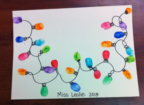 Thumb print Christmas lights :) Room Parent, Fingerprint Crafts, Baby Crafts Diy, Teacher Vibes, Handprint Christmas, Thumb Print, Print Christmas Card, Christmas Crafts For Kids To Make, Christmas School