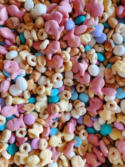 Mermazing Birthday, Trail Mix Kids, Nighttime Snacks, Kids Snack Mix, Mermaid Treats, Trail Mix Recipe, Yogurt Covered Raisins, Trail Mix Recipes, Homemade Trail Mix