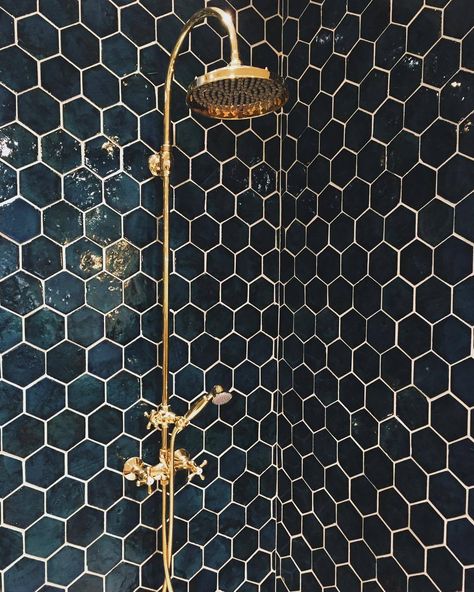 Drømme Bad, Decorate Bathroom, Honeycomb Tile, Interior Boho, Bathroom Diy, Decor Ikea, Bathroom Decoration, The Shower, Beautiful Bathrooms