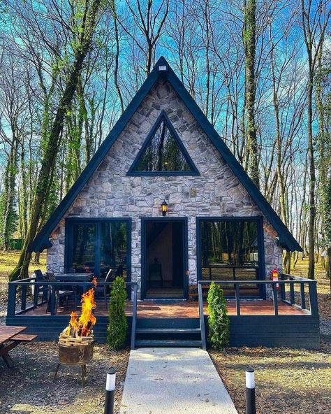 Mountain Dream Homes, Cabin Modern, Houses Architecture, Gable House, Cabin Aesthetic, Log Cabin Ideas, A Frame House Plans, House Arch Design, House On The Rock