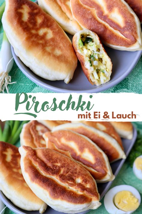 Piroschki mit Eiern und Lauchzwiebeln Hot Dog Buns, Finger Foods, Food And Drink, Pizza, Bread, Dessert, Pizzas