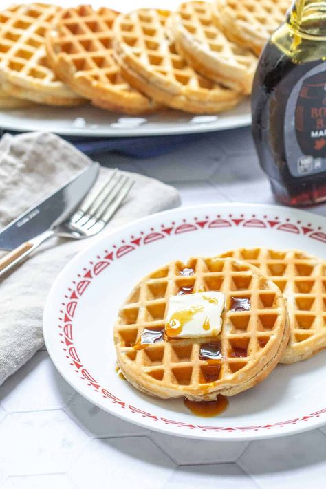 Peanut Butter Waffles Peanut Butter Waffles, Easy Bread Machine Recipes, Cinnamon Waffles, Frozen Waffles, Fresh Smoothies, Chocolate Waffles, Classic Breakfast, Cinnamon Butter, Homemade Peanut Butter