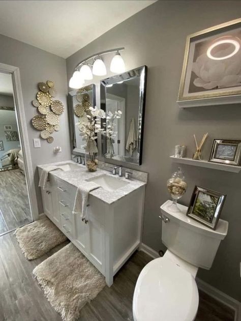 Bathroom Decor Ideas Modern Elegant, Bling Small Bathroom, Upcycle Trash Diy Ideas, Decor Over Tub Bathroom, Floral Arrangements For Bathroom, Bathroom Decor Ideas Themes Color Schemes Master Bath, Glam Bathroom Decor Luxury, Small Glam Bathrooms, Ivory Bathroom Ideas