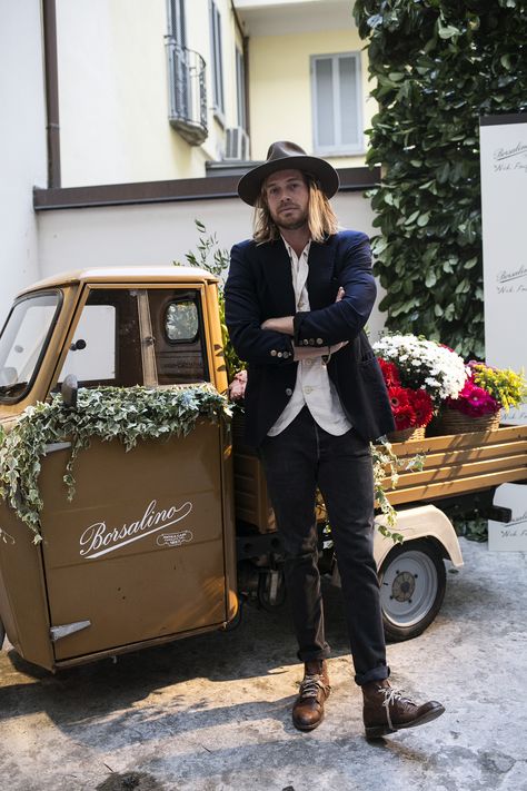 American hat maker Nick Fouquet. Nick Fouquet Hats, Black Oc, Nick Fouquet, Cowboy Images, Bohemian Style Men, American Hat Makers, American Hat, Brixton Hat, Boho Men