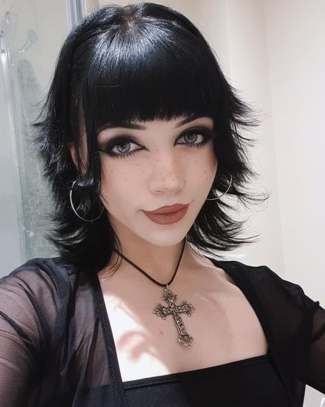 elwin-mage on reddit Cute Goth Hairstyles, Goth Hairstyle, Goth Hairstyles, Buzz Haircut, Hairstyles Girl, Spooky Aesthetic, Gothic Hairstyles, Hair Style Korea, Goth Hair