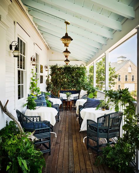 Nantucket Hotels, Nantucket Style, Blue Ceilings, Terrace Decor, New England Homes, Atlanta Homes, New England Style, Porch Design, Screened Porch