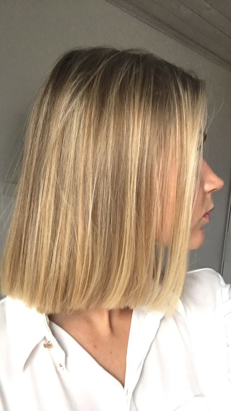 Blonde Bob Inspiration, Shoulder Length Blonde Hair Balayage Straight, Blonde Short Highlights, Blonde Short Hair Highlights, Hair Cuts Ideas Straight, Highlights Short Straight Hair, Bronde Haircolor Short Bob, Beige Blonde Hair Short, Honey Blonde Hair Bob