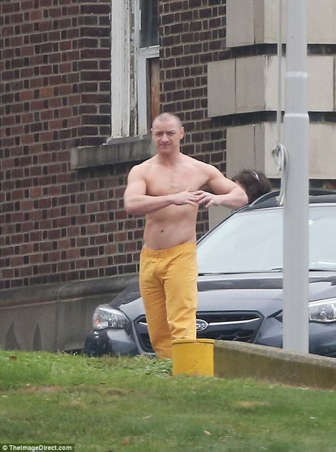 First look: James McAvoy reprised his famous Split character Kevin Wendell Crumb on Wednesday, as he was spotted on set of the flick's sequel Glass for the first time James Mcavoy Shirtless, Kevin Wendell Crumb, James Mcavoy Split, M.night Shyamalan, Split Movie, Victor Frankenstein, Mental Asylum, James Mcavoy, Jake Gyllenhaal