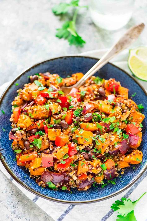 Sweet Potato Quinoa Black Bean Salad is healthy, filling and DELICIOUS! Perfect make-ahead salad recipe for healthy lunches or to serve as a crowd-pleasing side dish. | wellplated.com | #healthyrecipe #quinoa #salads #glutenfree Quinoa Lunch Recipes, Quinoa Recipes Side Dish, Quinoa Black Bean Salad, Black Bean Quinoa Salad, Bean Quinoa Salad, Quinoa Side Dish, Sweet Potato Quinoa Salad, Quinoa Salads, Quinoa Recipes Breakfast