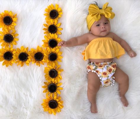 Baby Fashion Girl Newborn, Baby Milestones Pictures, Monthly Baby Pictures, Maternity Shoots, Monthly Baby Photos, Easter Dresses, Newborn Baby Photoshoot, Foto Baby, Photography Maternity