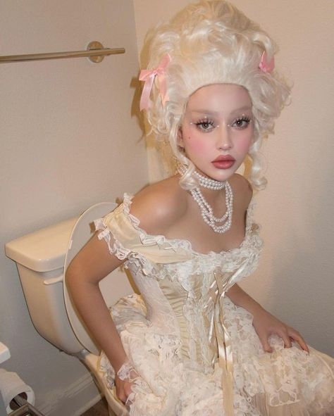 Dark Marie Antoinette, Maria Antoinette Costume, Marie Antoinette Cosplay, Princess And The Pea Costume, Antoinette Core, Coquette Halloween Costume, Marie Antoinette Makeup, Marie Antoinette Costume Halloween, Marie Antoinette Party