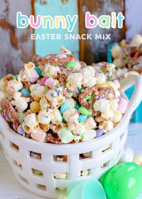 Bunny Bait Easter Snack Mix - Mom On Timeout Diy Easter Desserts, Bunny Bait Recipe, Easter Bunny Bait, Easter Snack Mix, Diy Easter Treats, Easter Snack, Snack Mix Recipe, Easy Easter Treats, Bunny Bait