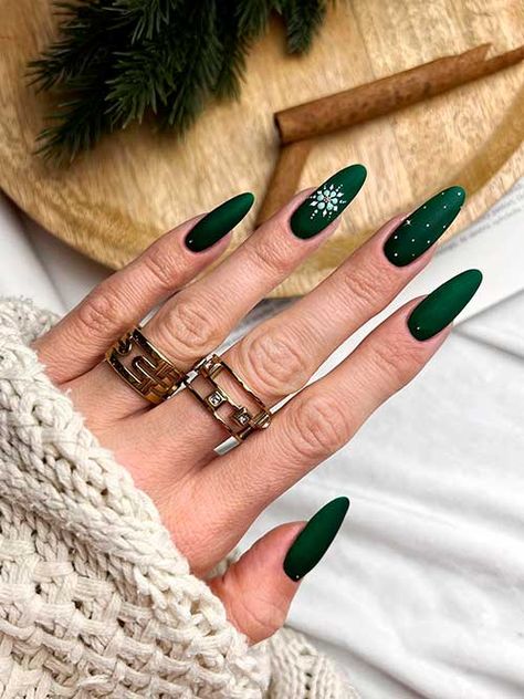 Green Christmas Nails, Xmas Nail Designs, Emerald Nails, Dark Green Nails, Candy Cane Nails, Christmas Gel, Red Christmas Nails, Green Nail Designs, Winter Nails Acrylic