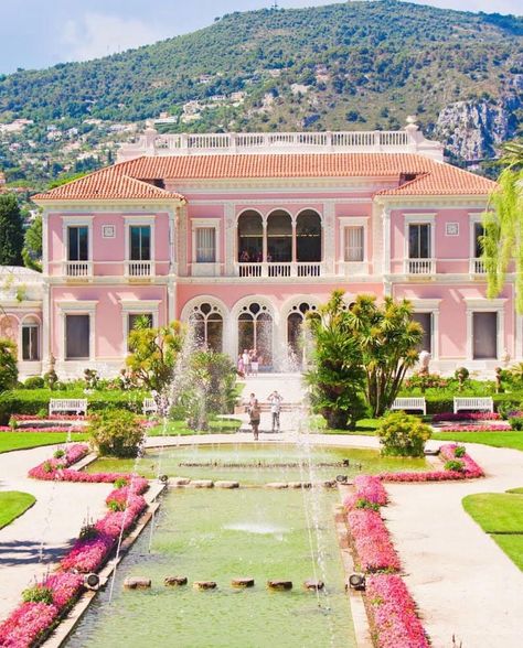 Pink Mansion Exterior, Pastel Mansion, Beach House Mansion, Pink Mansion, Pink House Exterior, Vintage Mansion, Pink Building, 80s House, Mansion Exterior