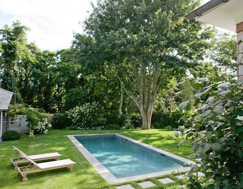 Just right for small yards Small Yard Design, Hamptons Cottage, Pools For Small Yards, Backyard Layout, Small Swimming Pools, Small Pool Design, Modern Pools, Small Pools, Ideas Backyard